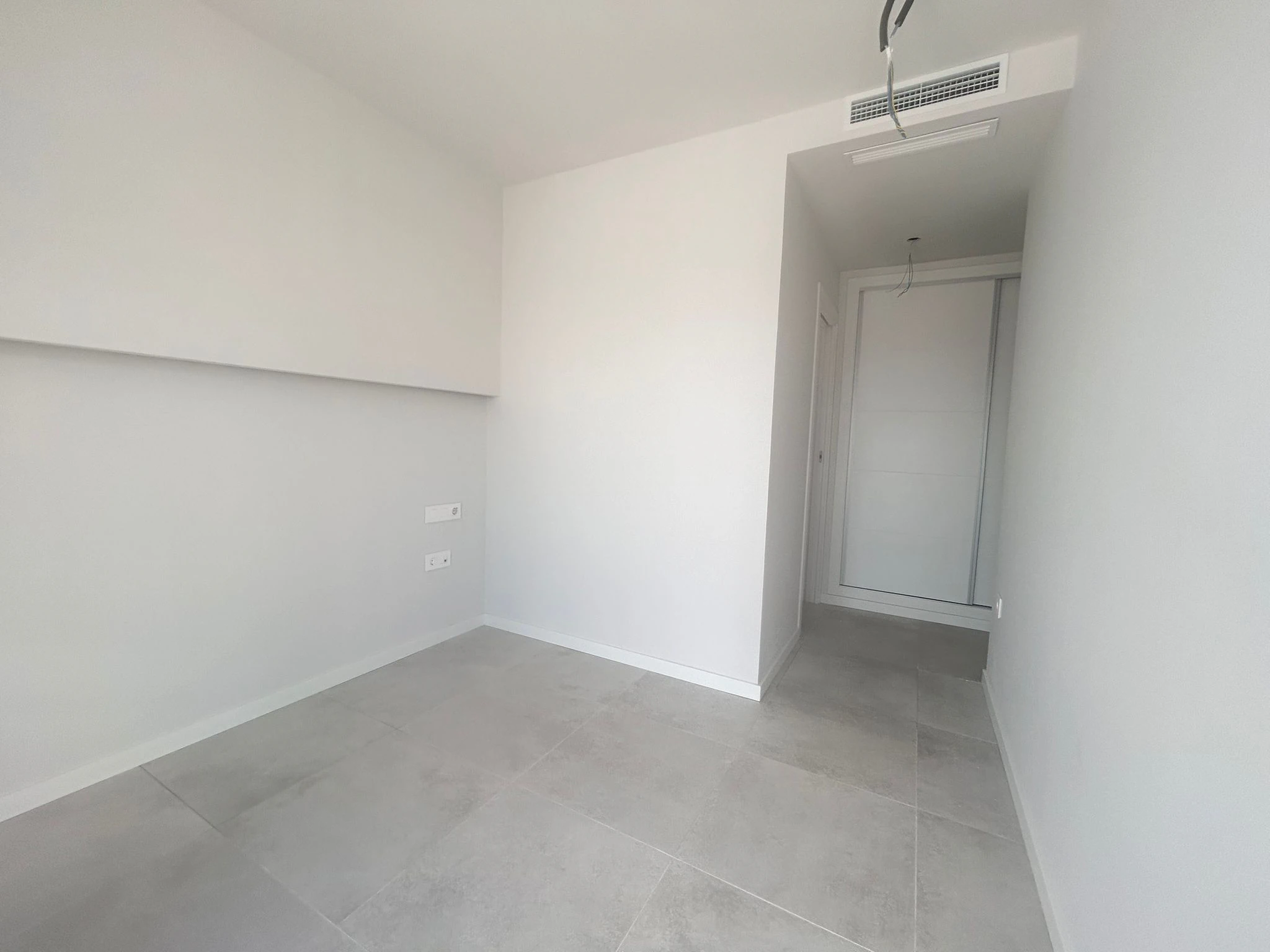 Cuatro viviendas unifamiliares con piscina privada, acabadas y llave en mano.