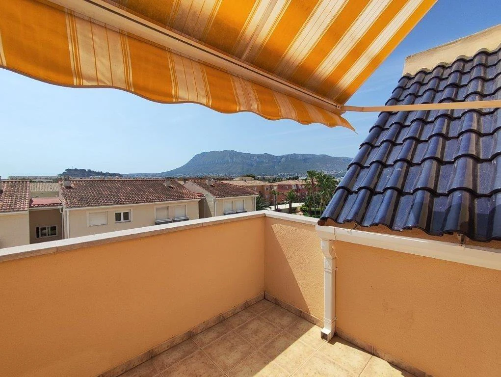 Ático dúplex con encanto mediterráneo a pocos pasos del mar.
