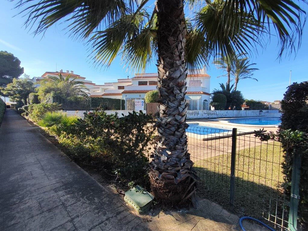 Amplio Apartamento en 1ª planta en 1ª línea de playa