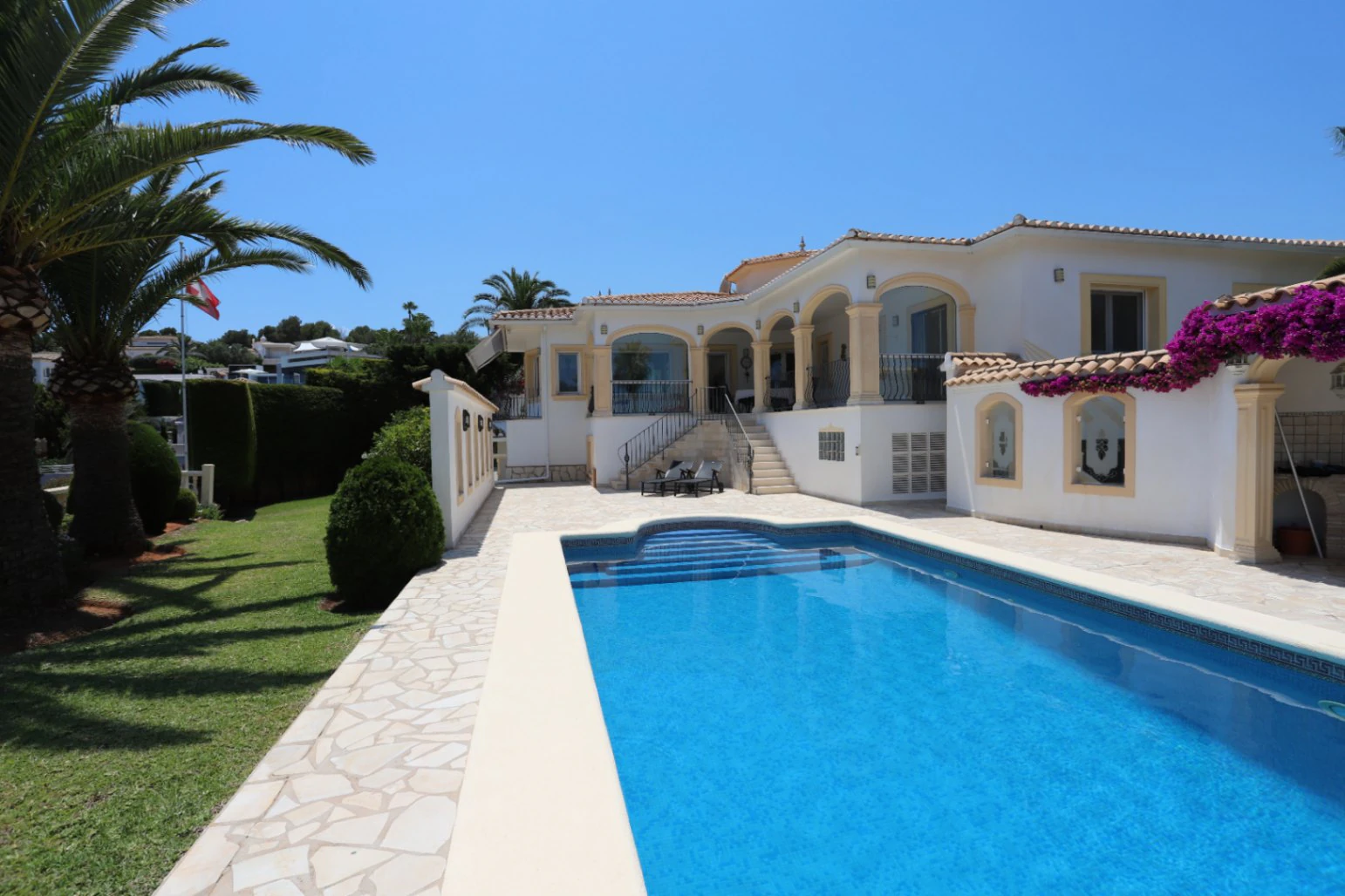 Villa impresionante, vistas al mar, apartamento independiente en Marquesa VI de Denia