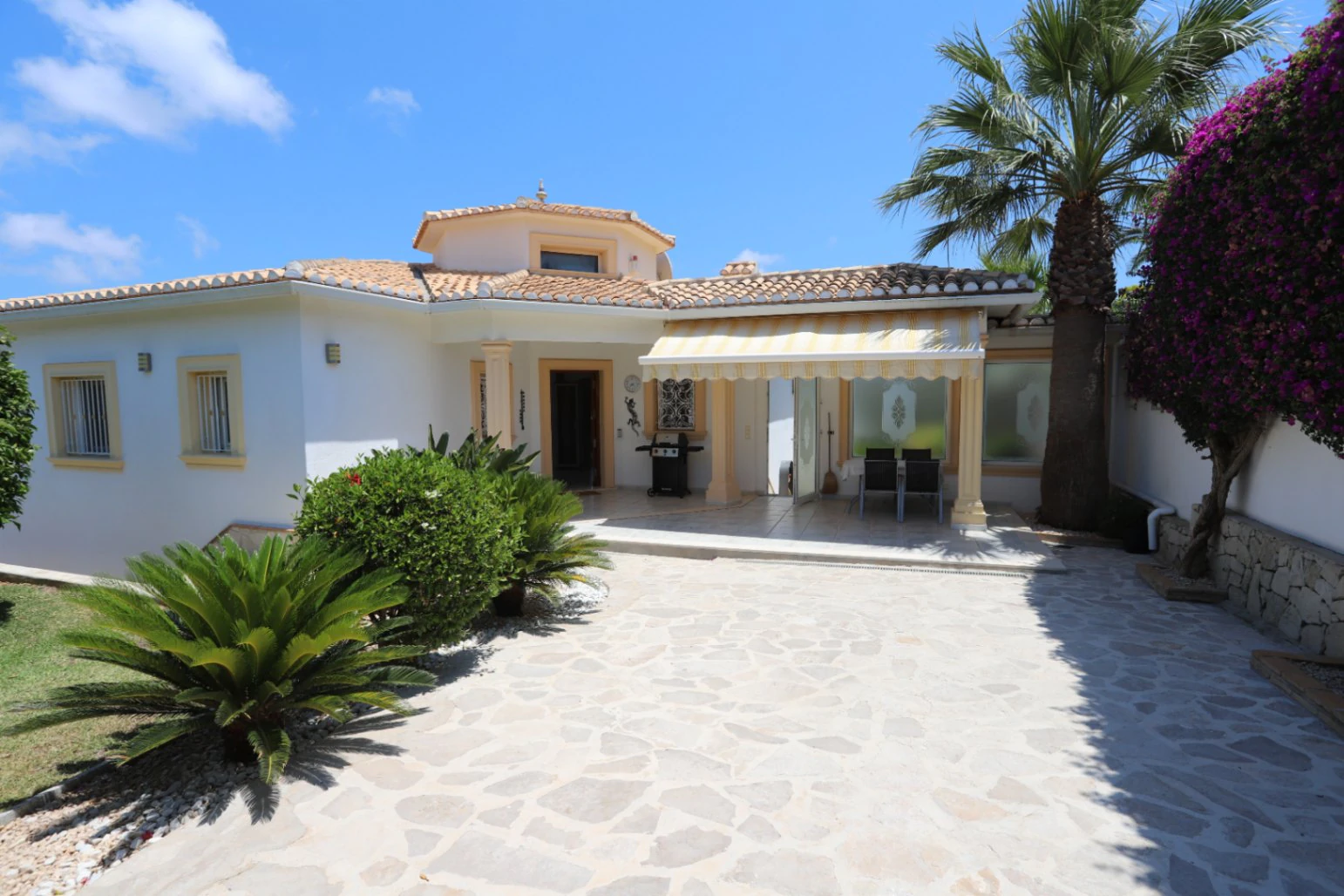 Villa impresionante, vistas al mar, apartamento independiente en Marquesa VI de Denia