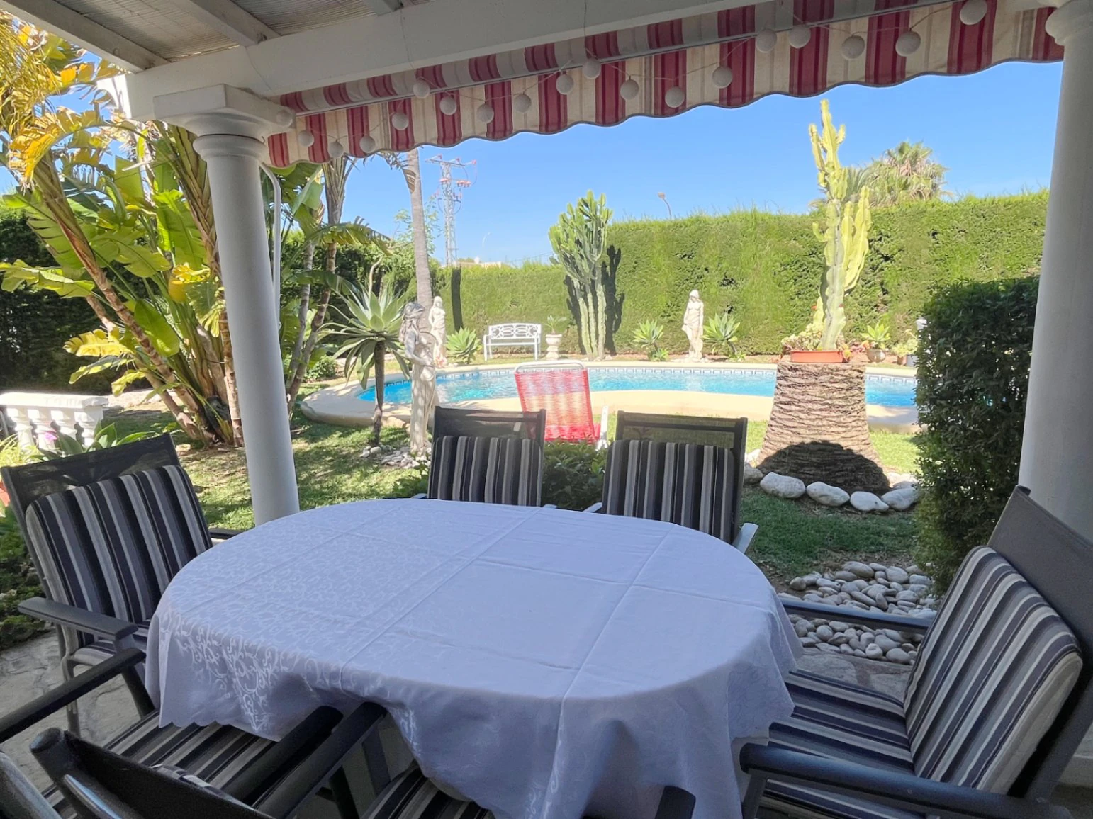 Chalet  de 4 dormitorios y piscina en Els Poblets