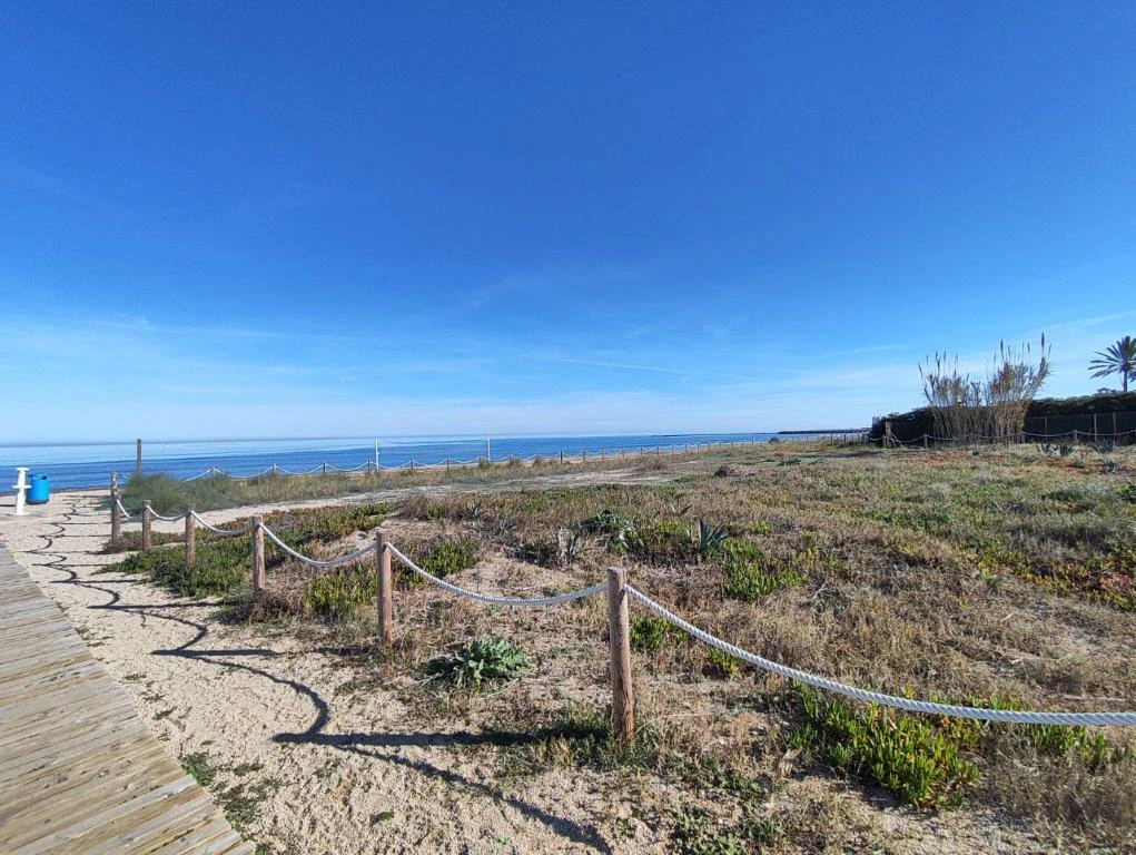 Amplio Apartamento en 1ª planta en 1ª línea de playa