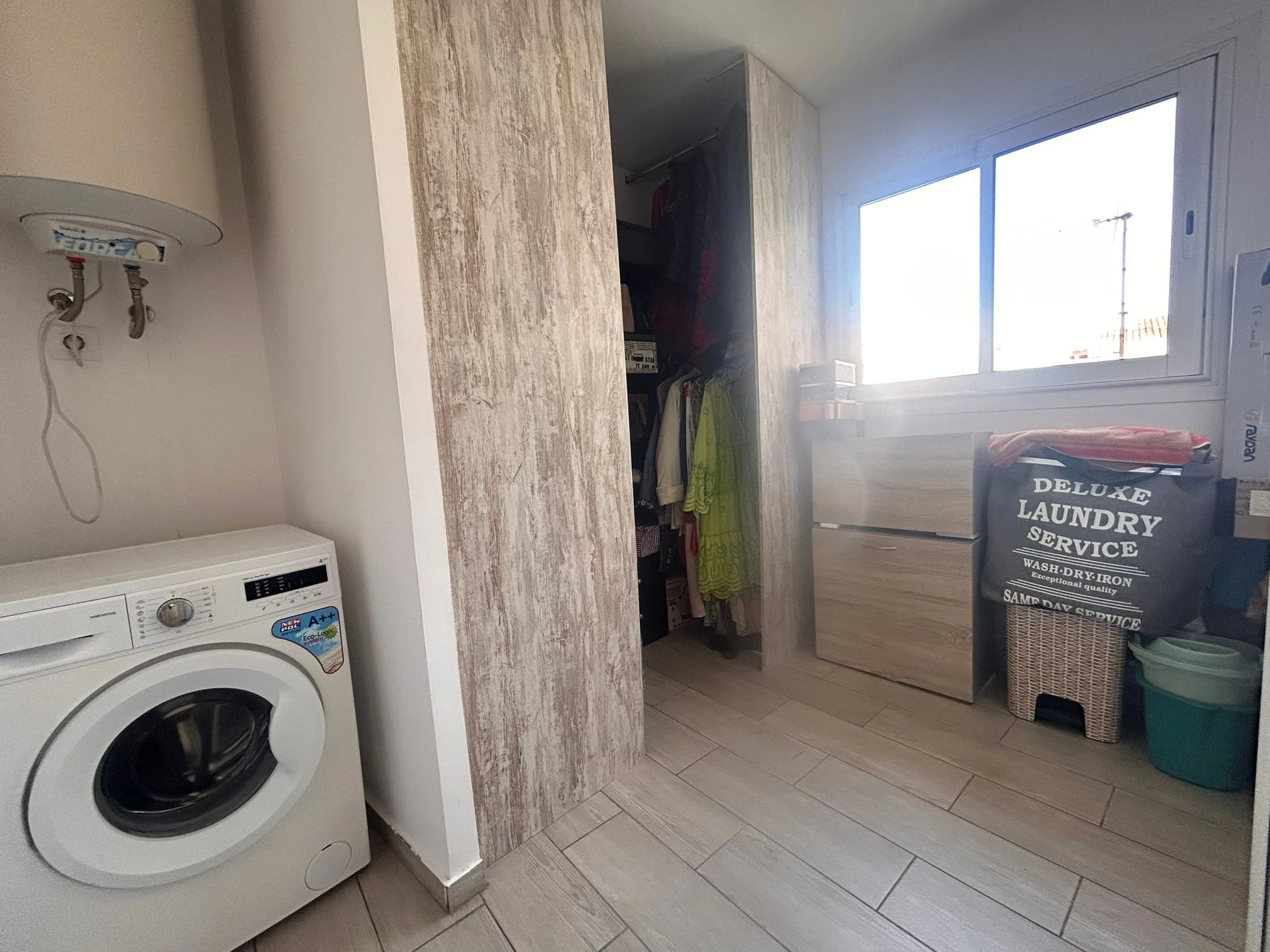 Amplio y céntrico piso  totalmente renovado y listo para entrar a vivir junto a todos los servicios.