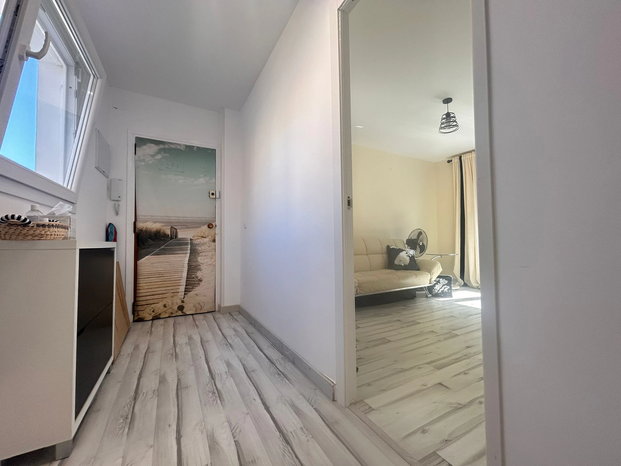 Amplio y céntrico piso  totalmente renovado y listo para entrar a vivir junto a todos los servicios.