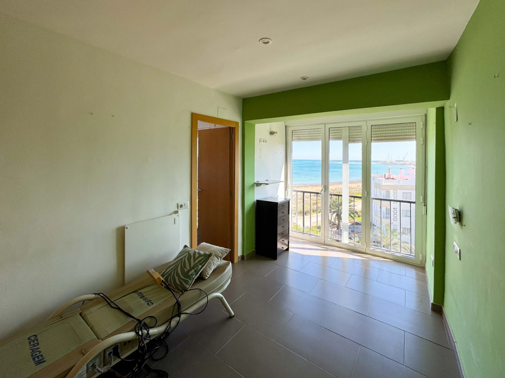APARTAMENTO FRENTE AL MAR