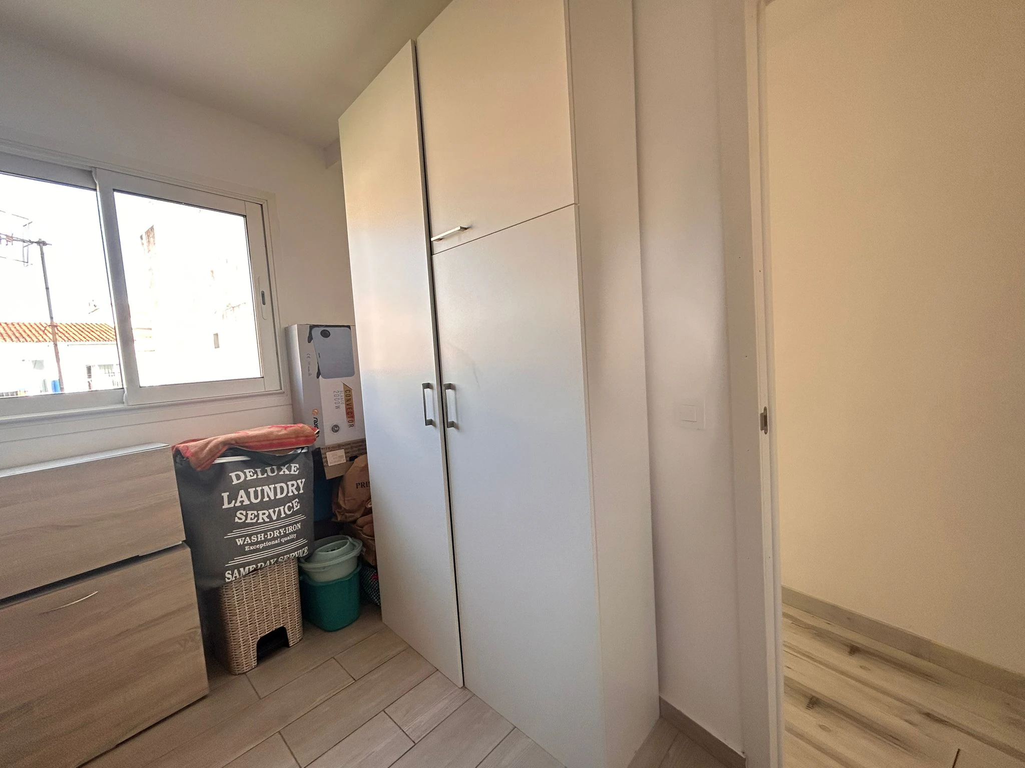 Amplio y céntrico piso  totalmente renovado y listo para entrar a vivir junto a todos los servicios.
