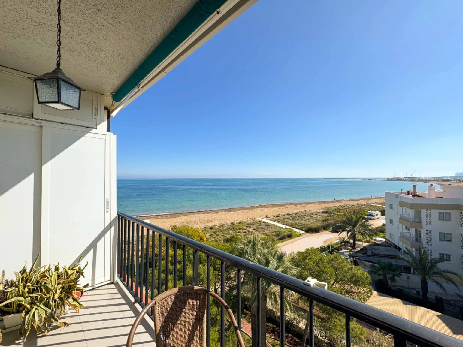 APARTAMENTO FRENTE AL MAR