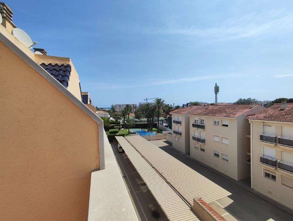 Ático dúplex con encanto mediterráneo a pocos pasos del mar.