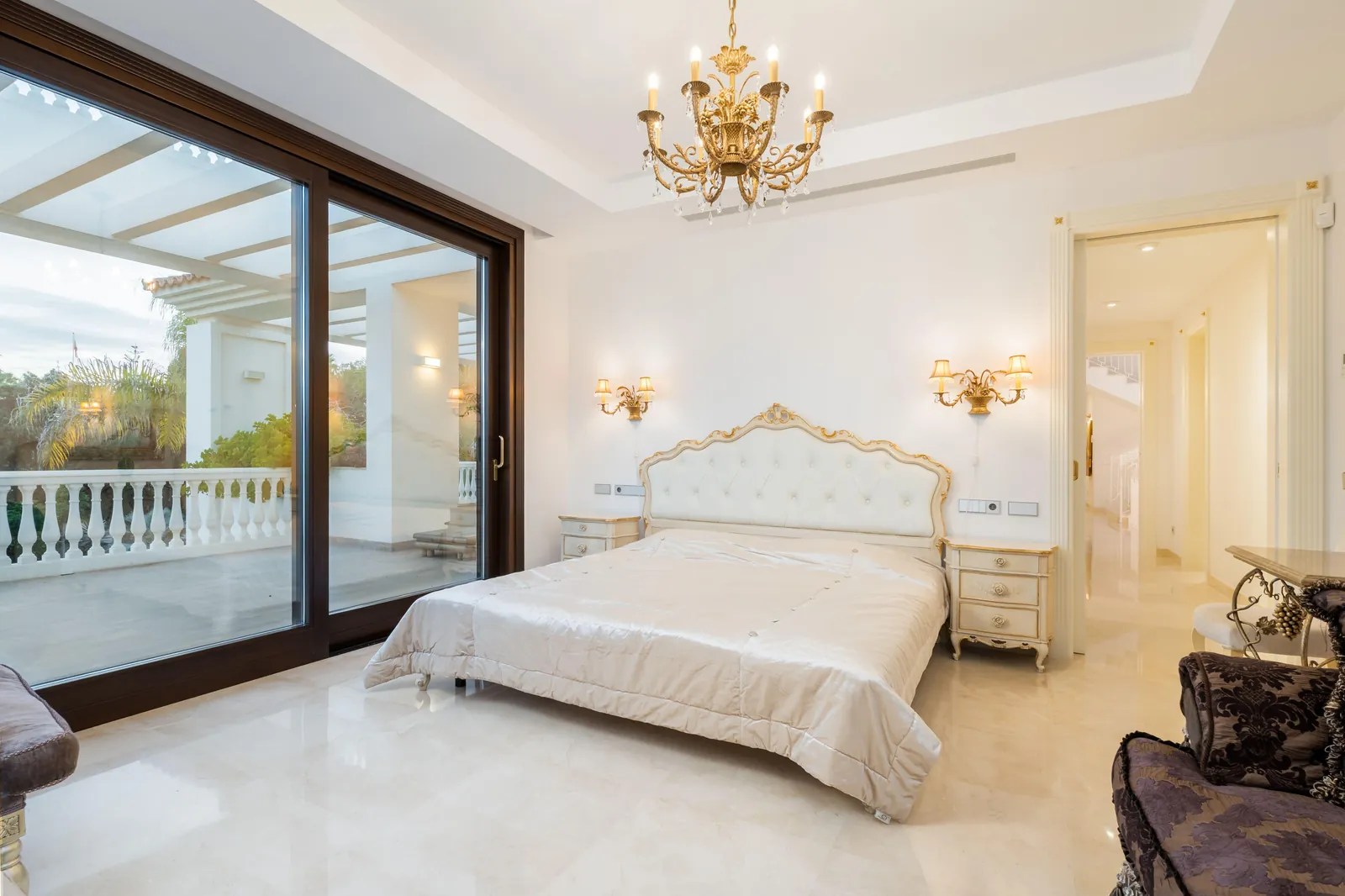 Villa til salg i Estepona
