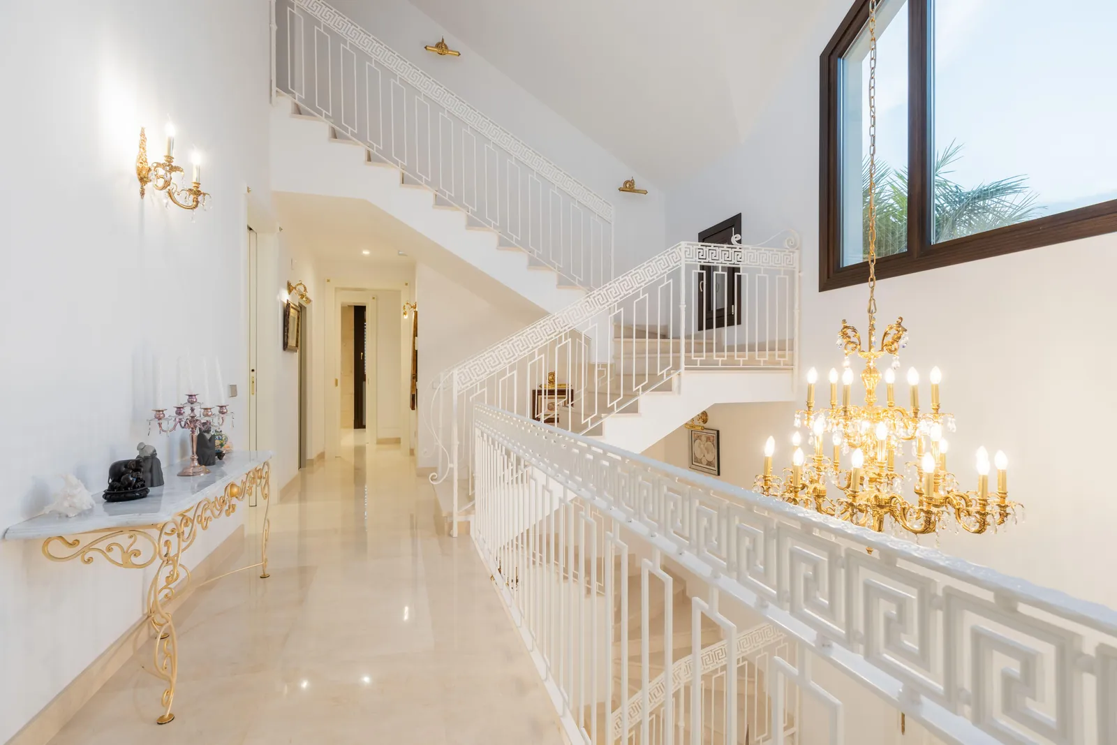 Villa til salg i Estepona