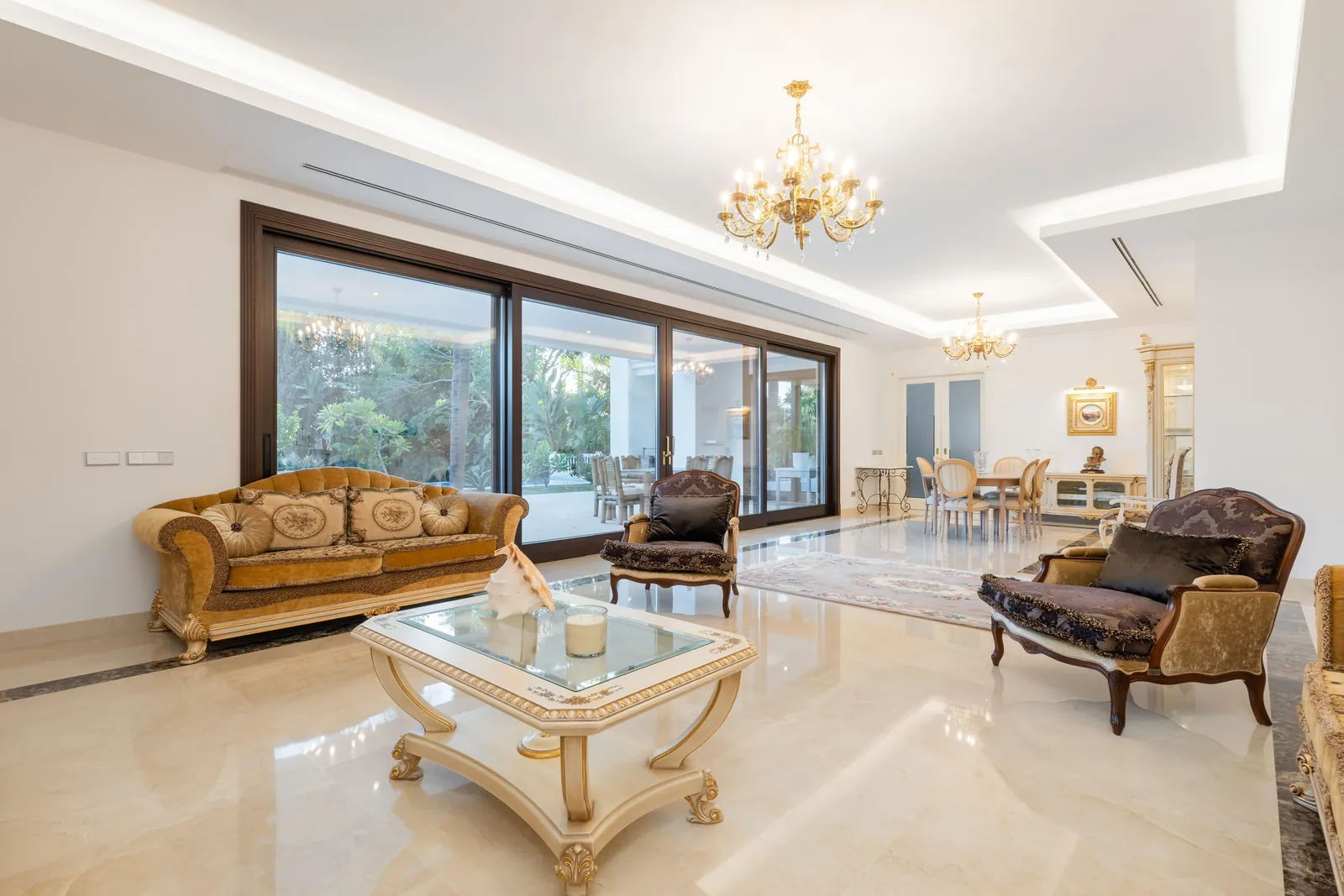Villa til salg i Estepona