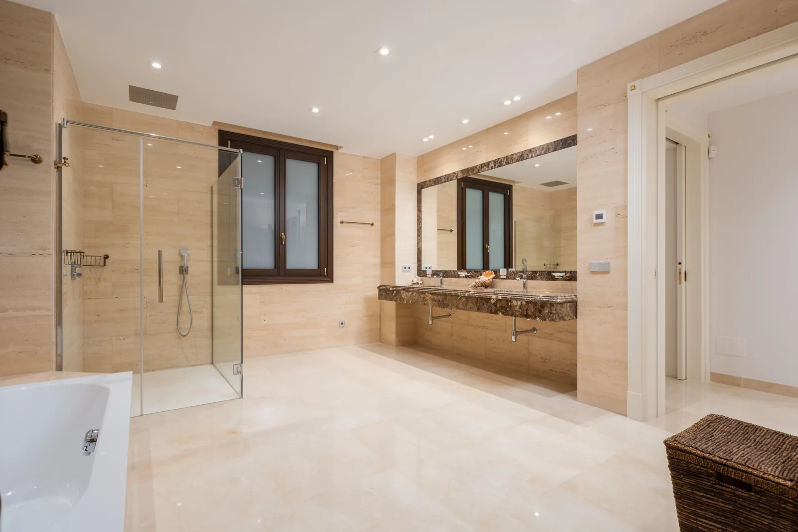 Villa til salg i Estepona