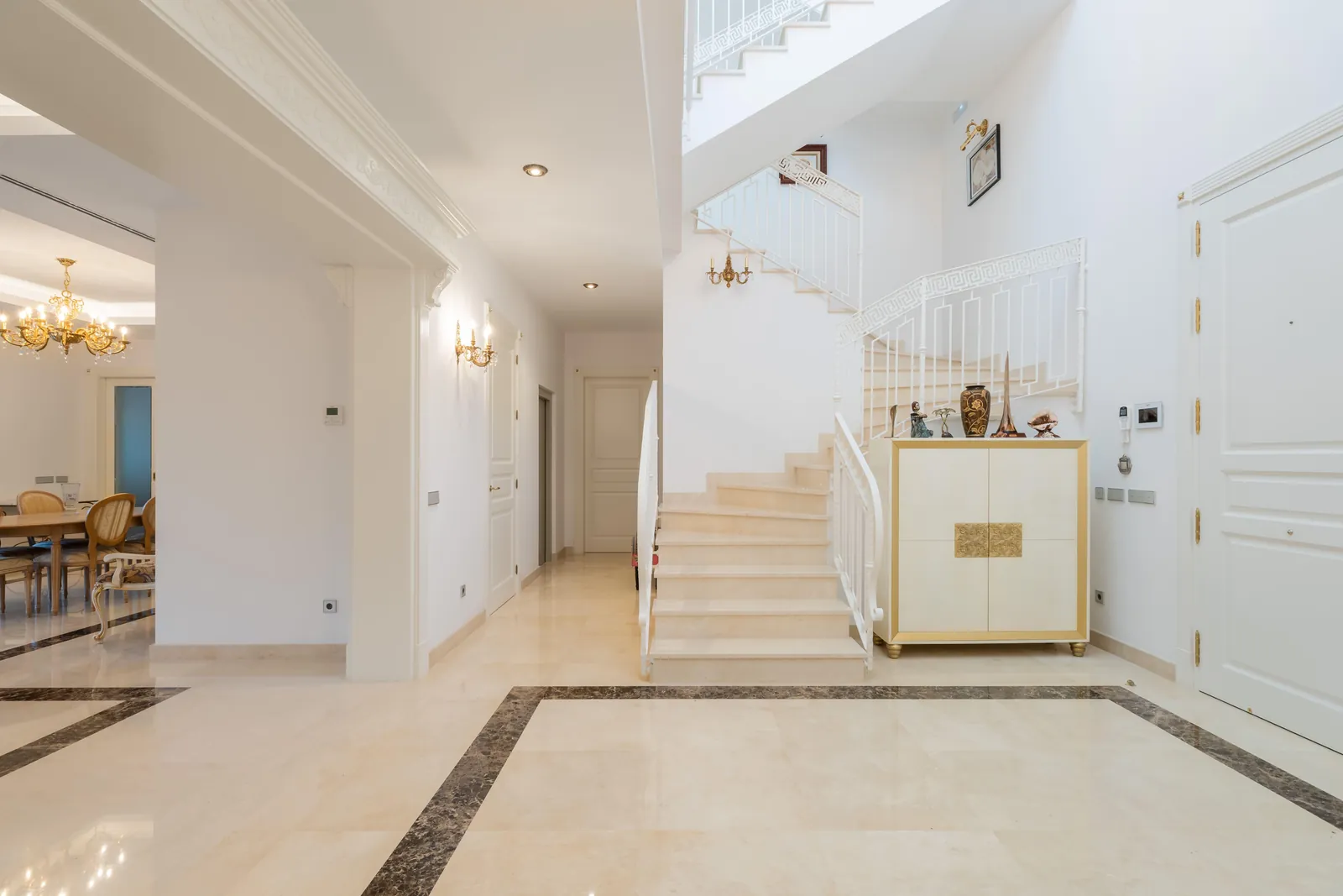 Villa til salg i Estepona