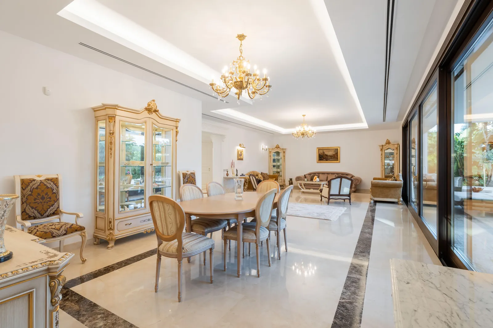Villa til salg i Estepona