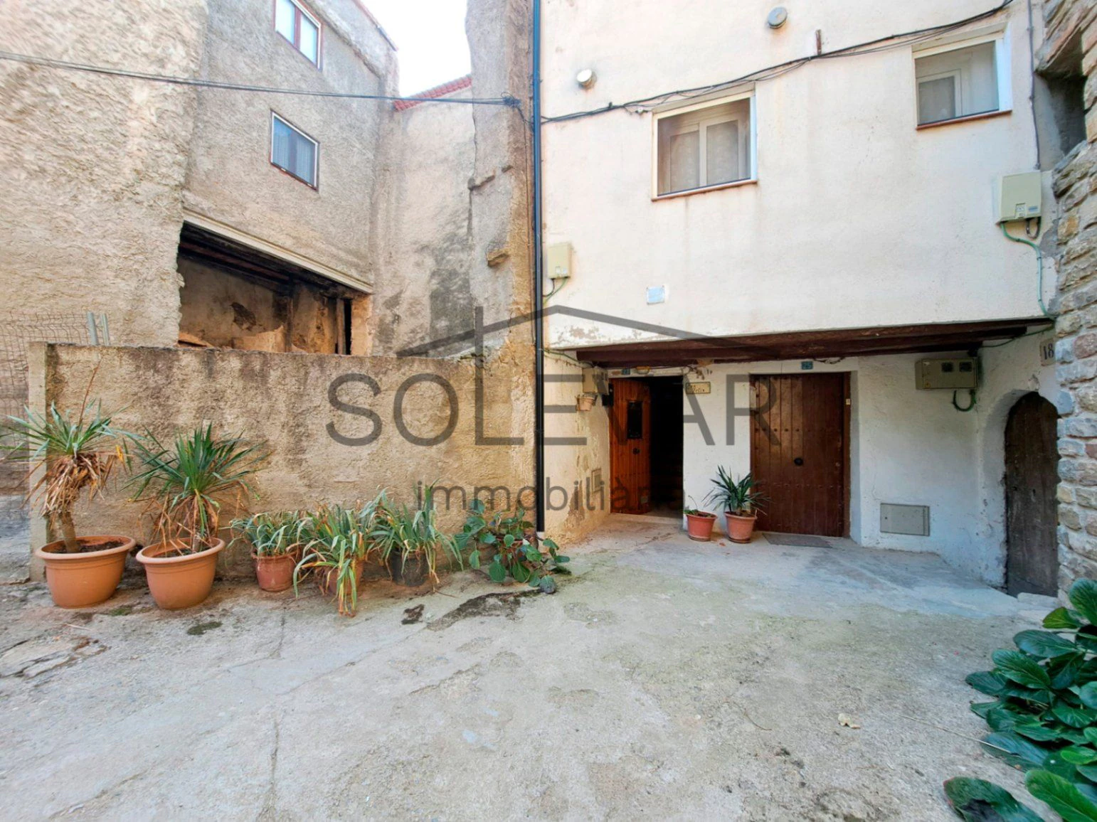 CASA EN EL CASCO ANTIGUO DE SUTERRANYA