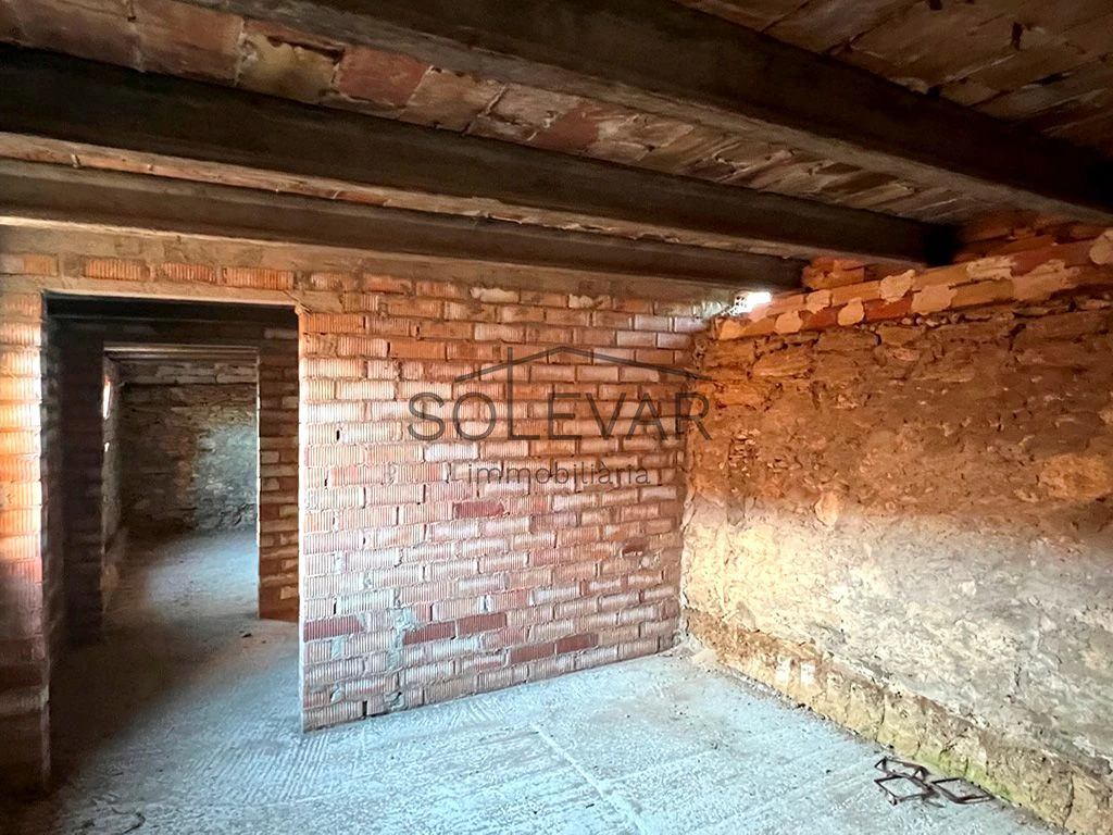 HOUSE TO RENOVATE WITH LARGE RUSTIC LAND IN FIGUEROLA D`ORCAU