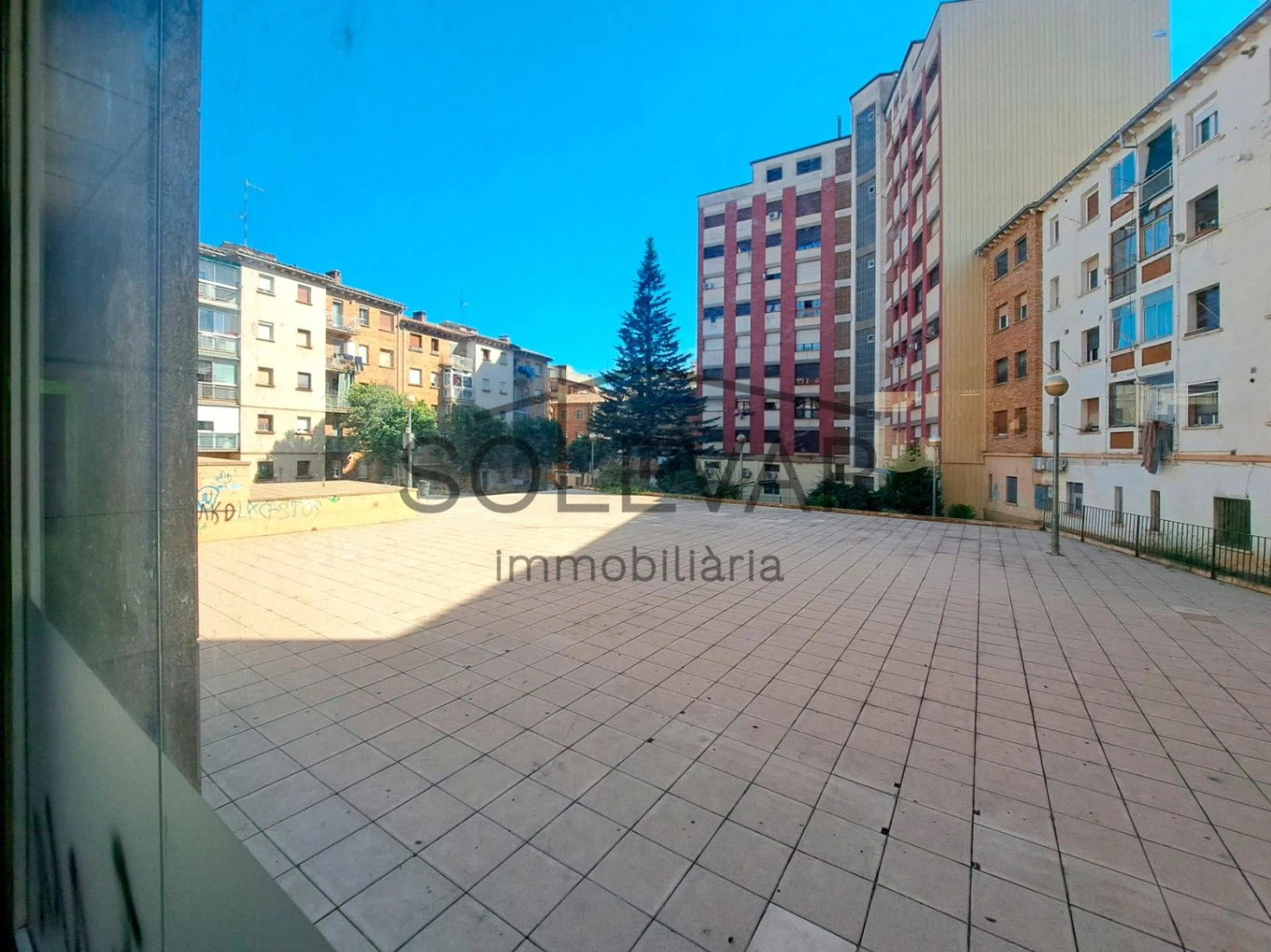 GRAN LOCAL COMERCIAL EN EL CENTRO DE TREMP