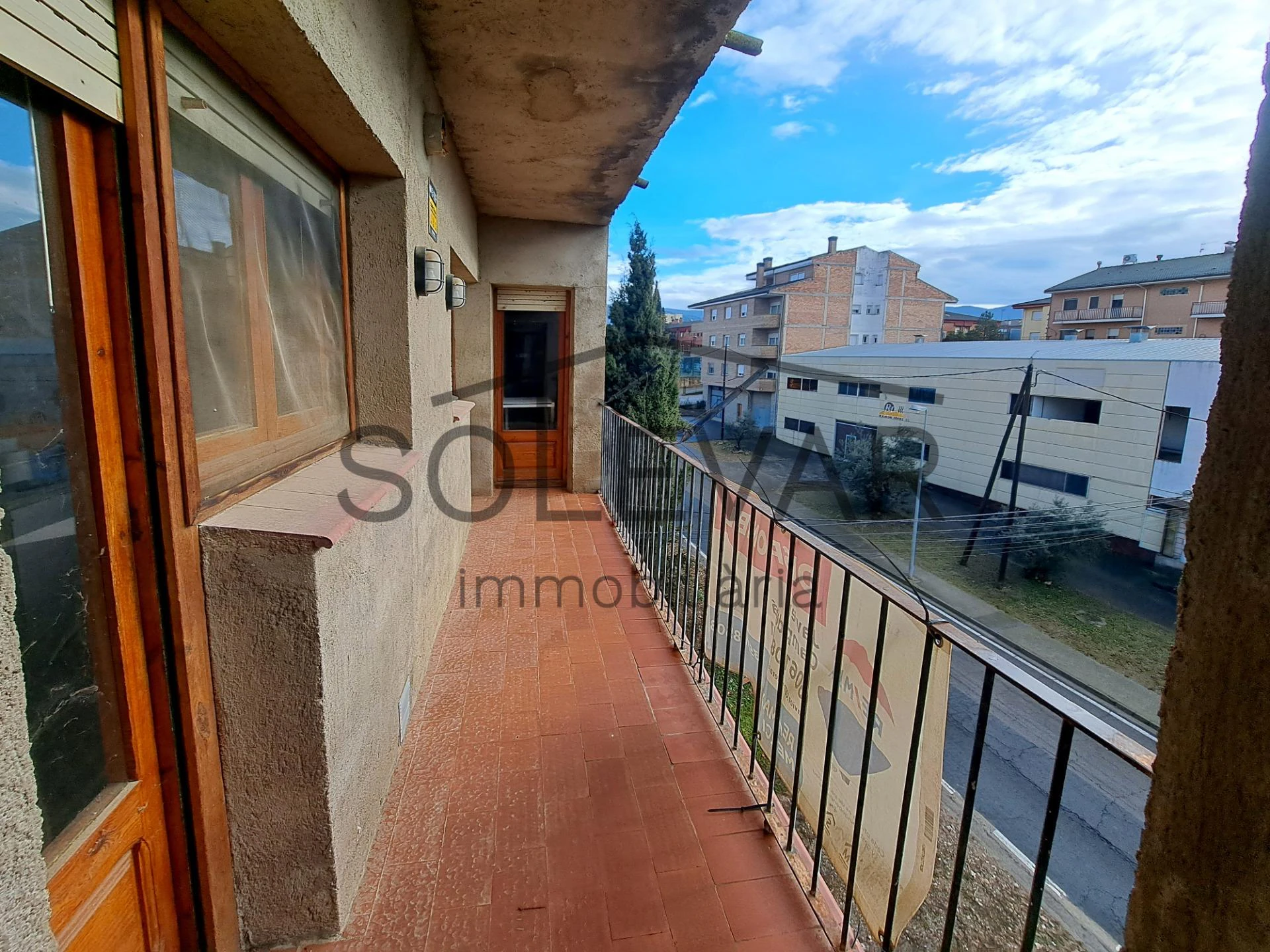 EDIFICACIÓN DE 2.000 m² EN ZONA URBANA DE ISONA