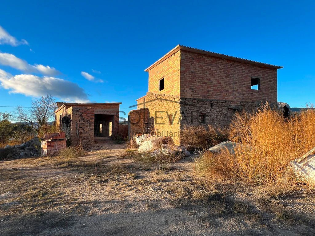 CASA A REFORMAR CON GRAN TERRENO RÚSTICO EN FIGUEROLA DE ORCAU
