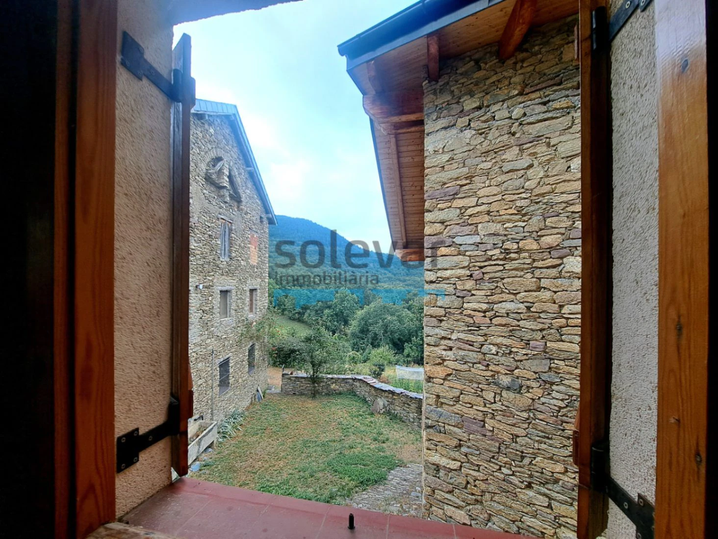 CASA CON MUCHAS POSIBILIDADES EN PAÜLS
