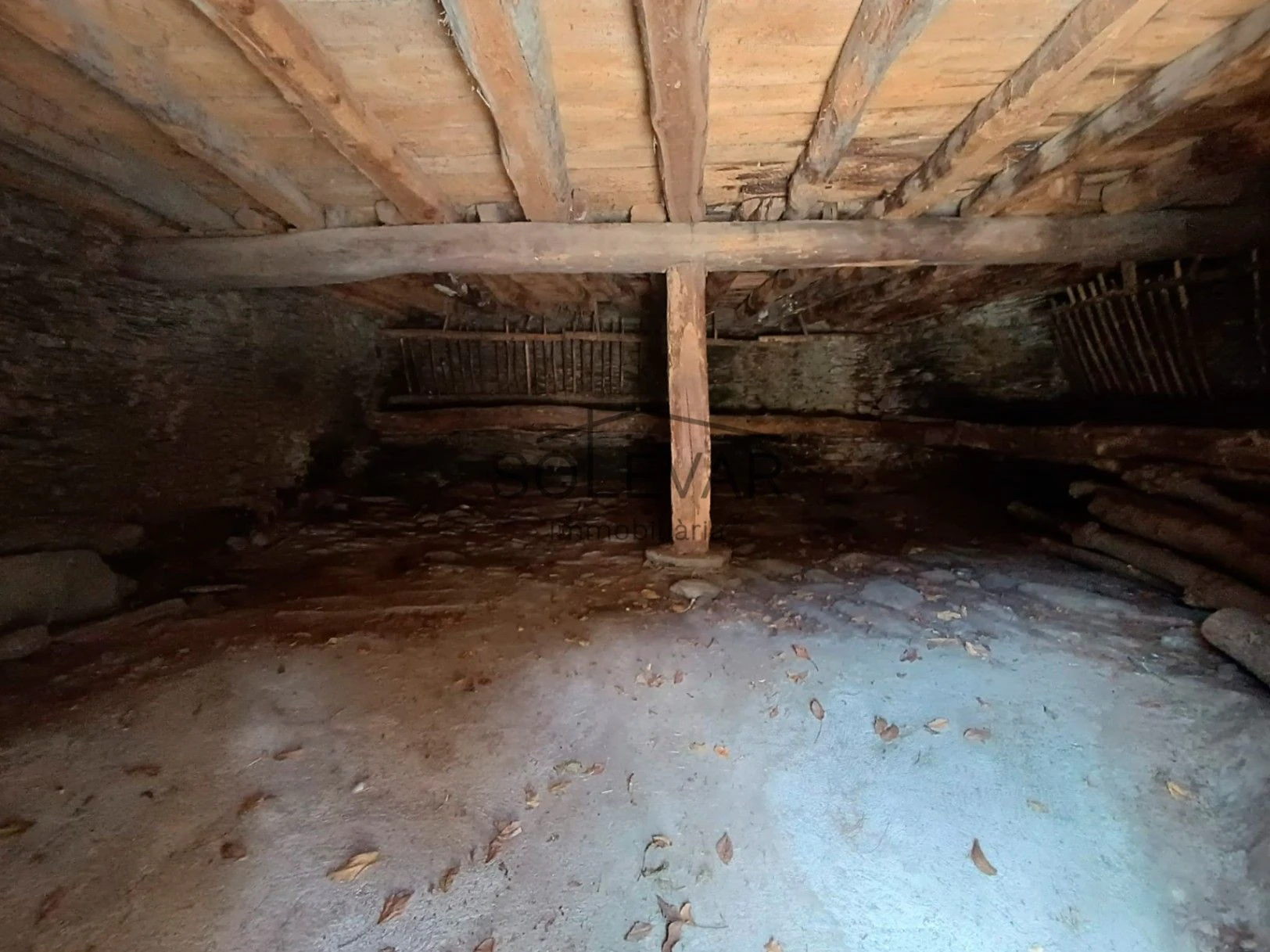 IMPRESIONANTE ANTIGUO PAJAR CON CASA Y TERRENO PARA EDIFICAR