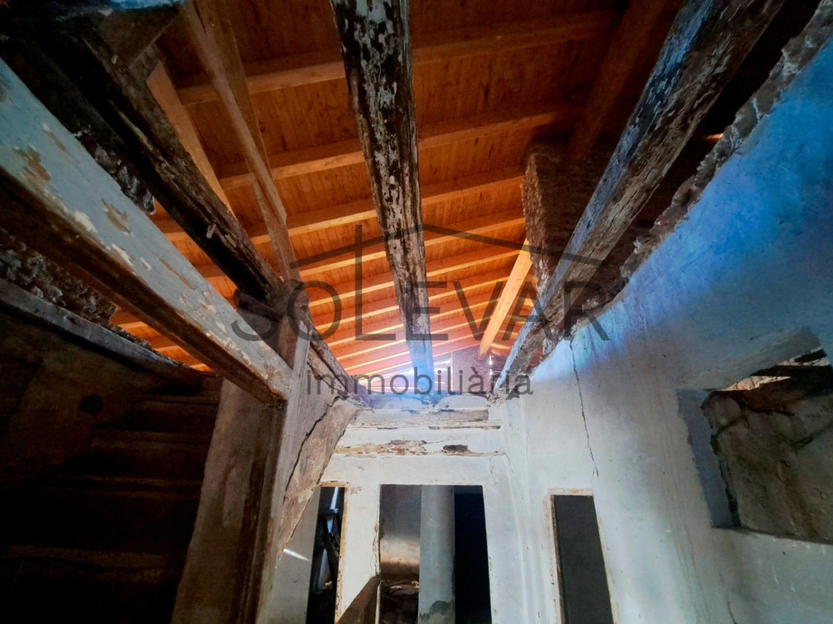 CASA A REFORMAR INTEGRALMENTE A ESTAVILL