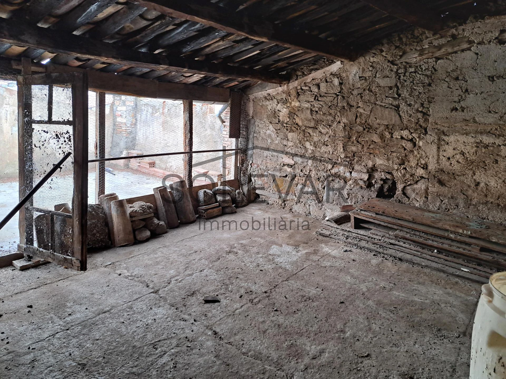 HOUSE WITH GREAT POTENTIAL IN THE OLD TOWN OF TREMP