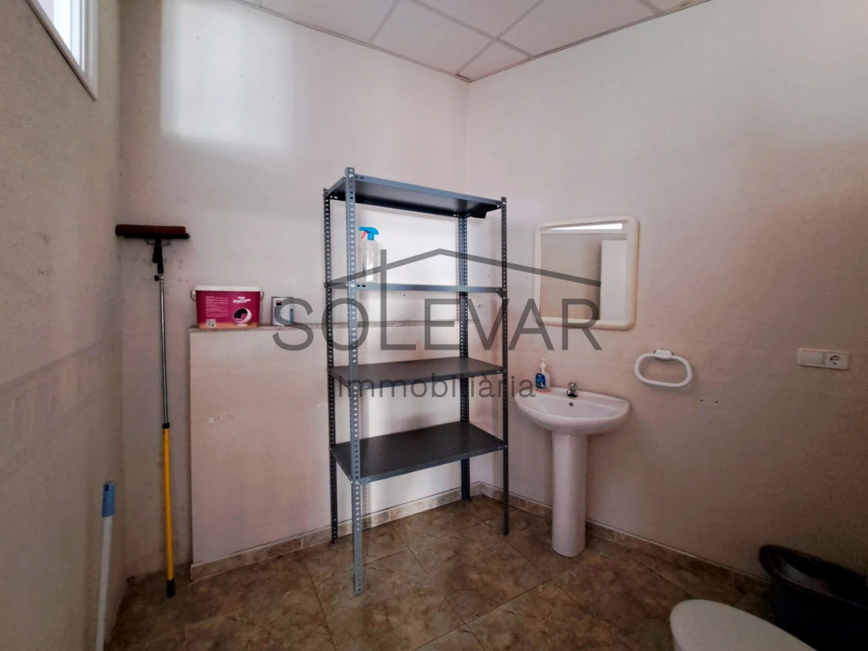 GRAN LOCAL COMERCIAL EN EL CENTRO DE TREMP