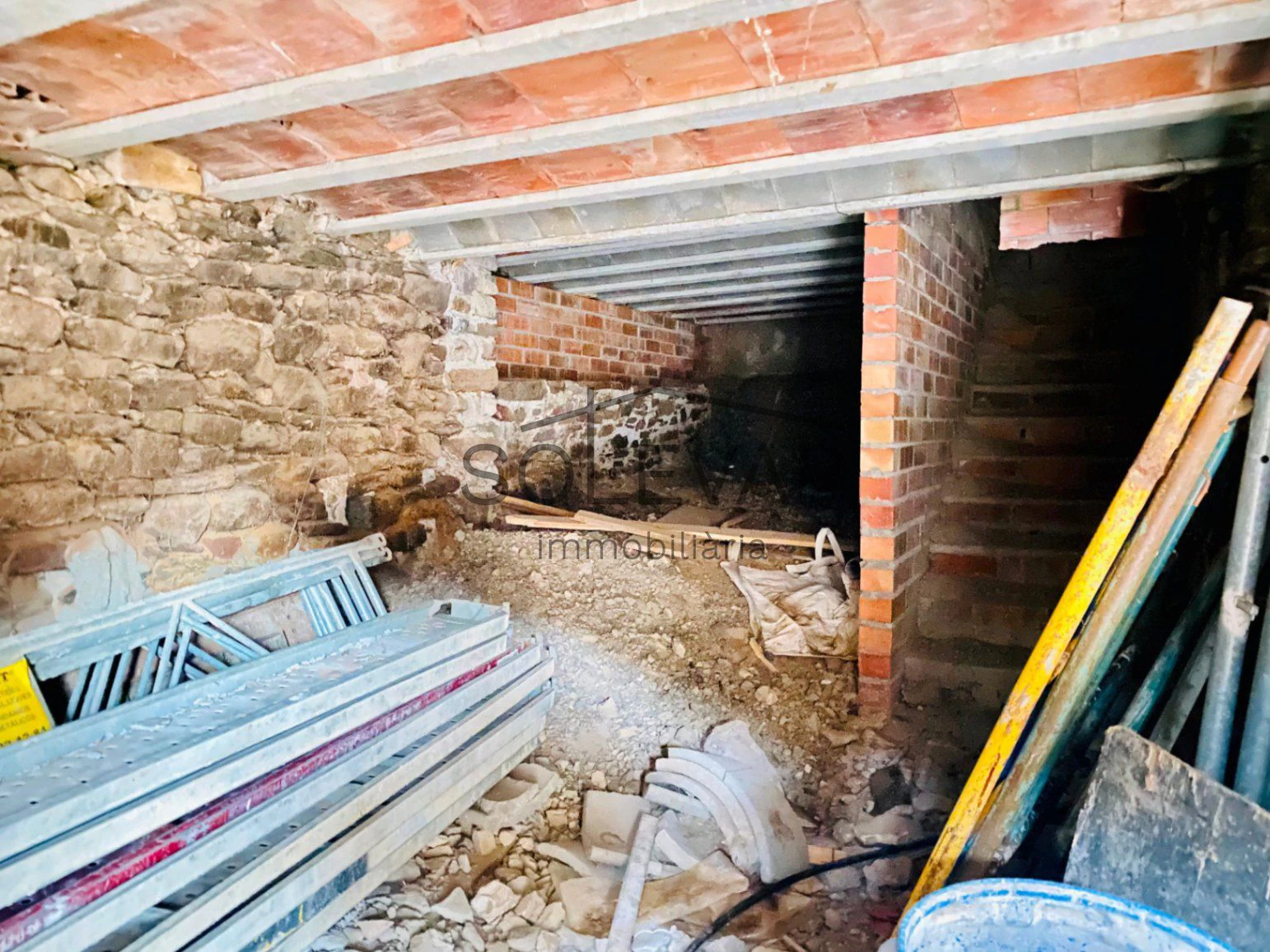 CASA PARA REFORMAR EN EL PRECIOSO PUEBLO DE DE ESCOS EN EL PALLARS SOBIRÀ.