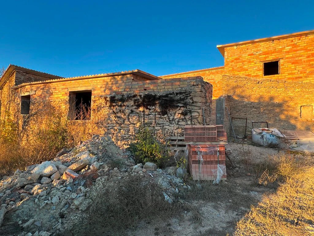 HOUSE TO RENOVATE WITH LARGE RUSTIC LAND IN FIGUEROLA D`ORCAU