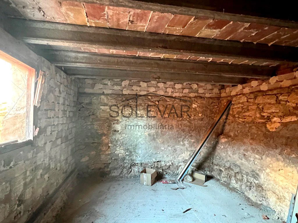 HOUSE TO RENOVATE WITH LARGE RUSTIC LAND IN FIGUEROLA D`ORCAU