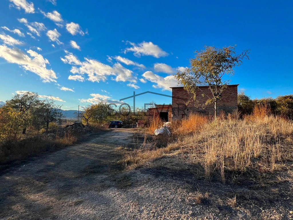 HOUSE TO RENOVATE WITH LARGE RUSTIC LAND IN FIGUEROLA D`ORCAU