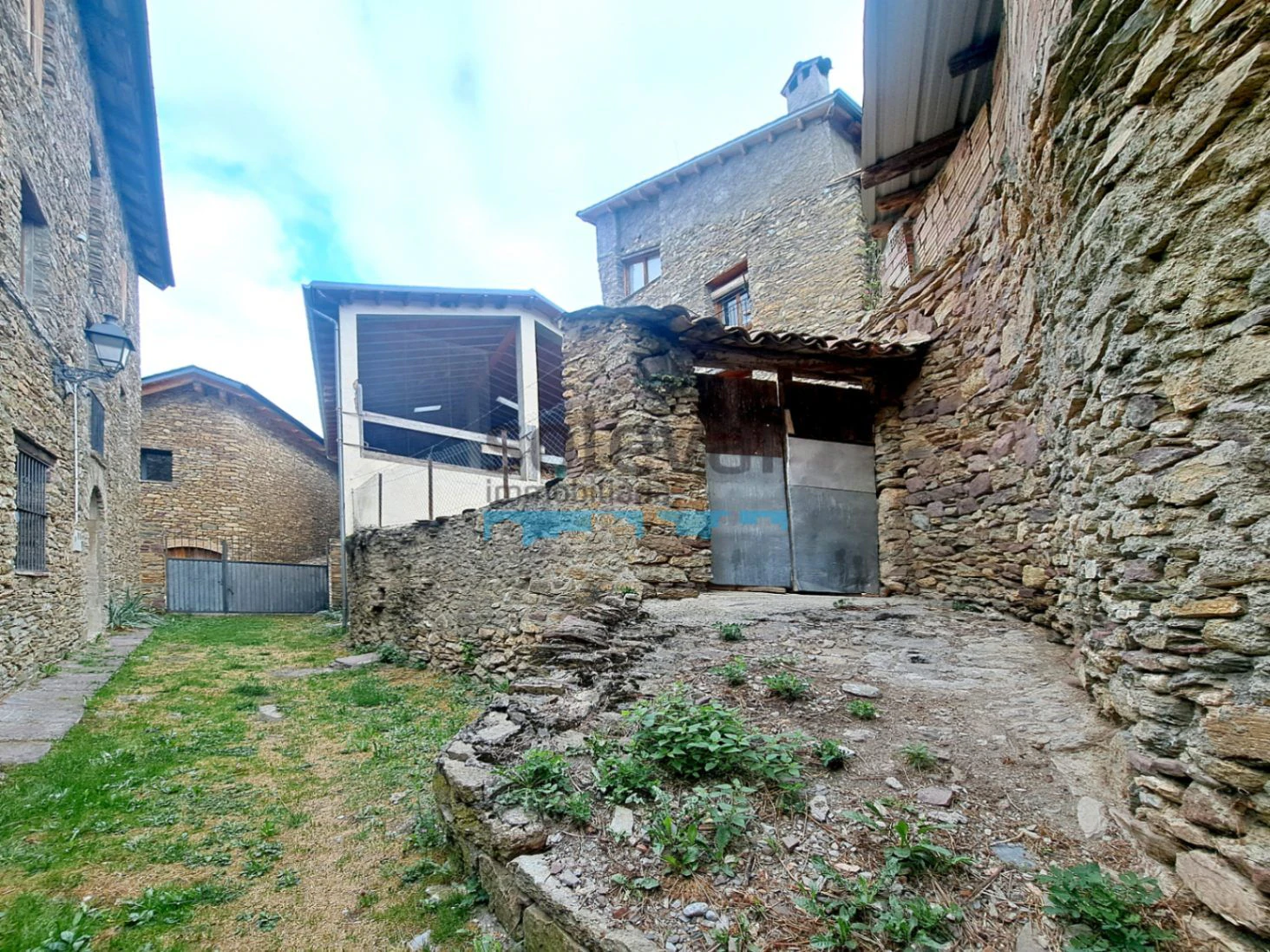 CASA CON MUCHAS POSIBILIDADES EN PAÜLS