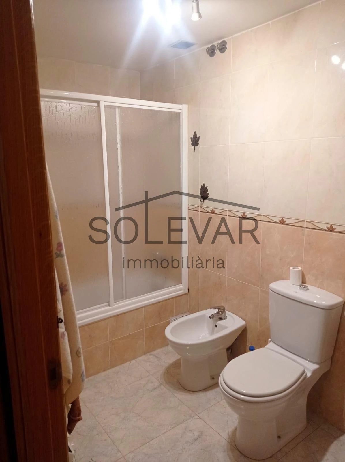 PISO DE 3 HABITACIONES CON PARKING EN SORT
