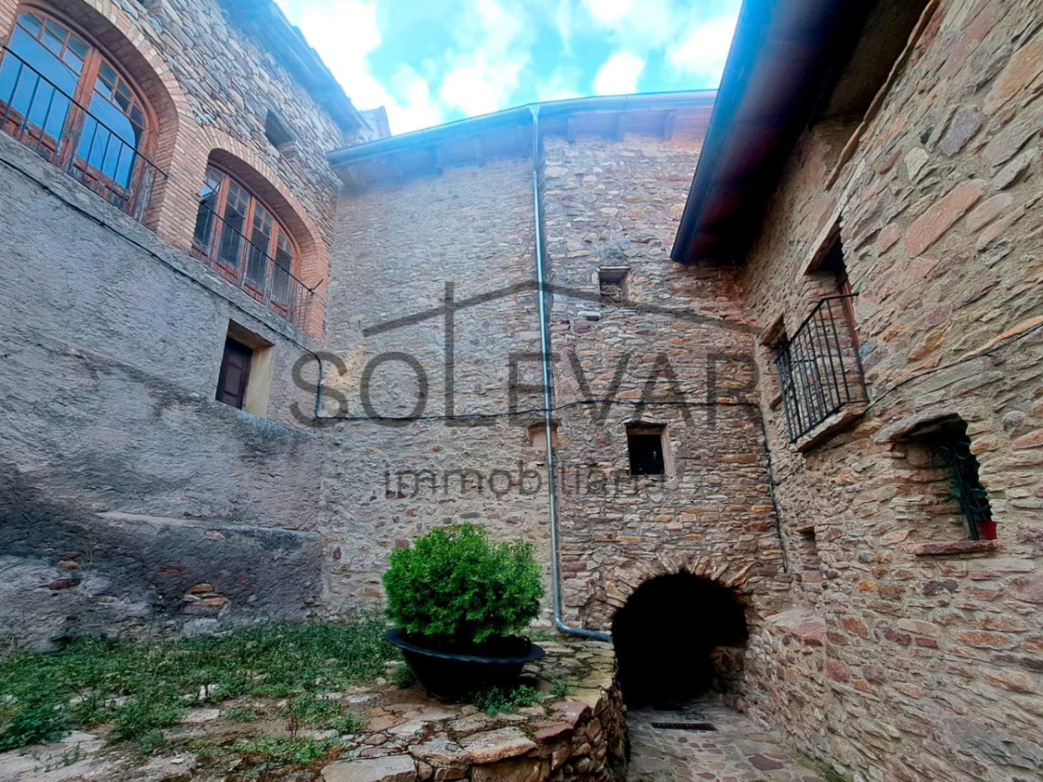CASA A REFORMAR INTEGRALMENTE A ESTAVILL