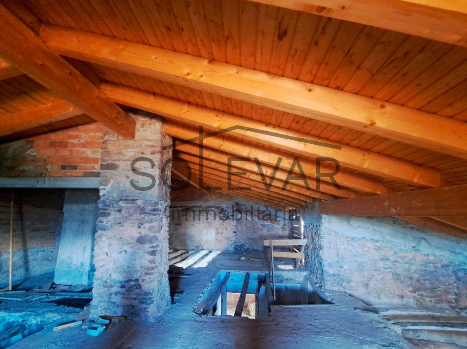 CASA A REFORMAR INTEGRALMENTE A ESTAVILL
