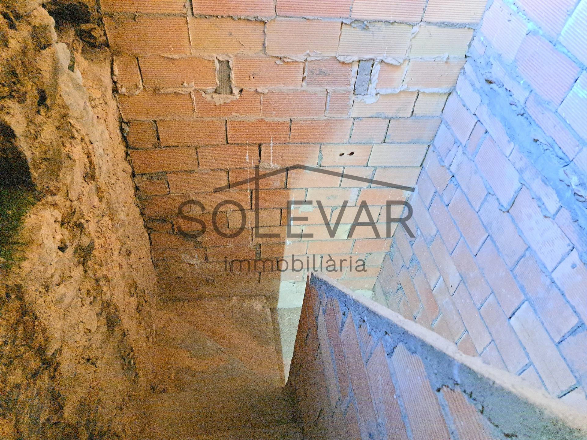 CASA CON TERRAZA EN SUTERRANYA