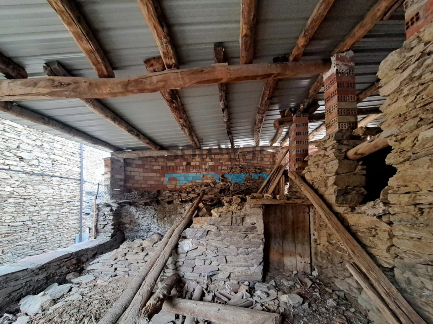 CASA CON MUCHAS POSIBILIDADES EN PAÜLS