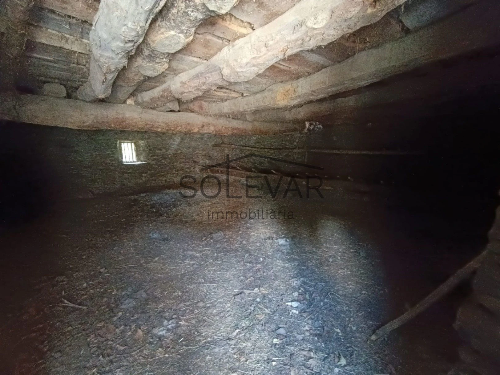 IMPRESIONANTE ANTIGUO PAJAR CON CASA Y TERRENO PARA EDIFICAR