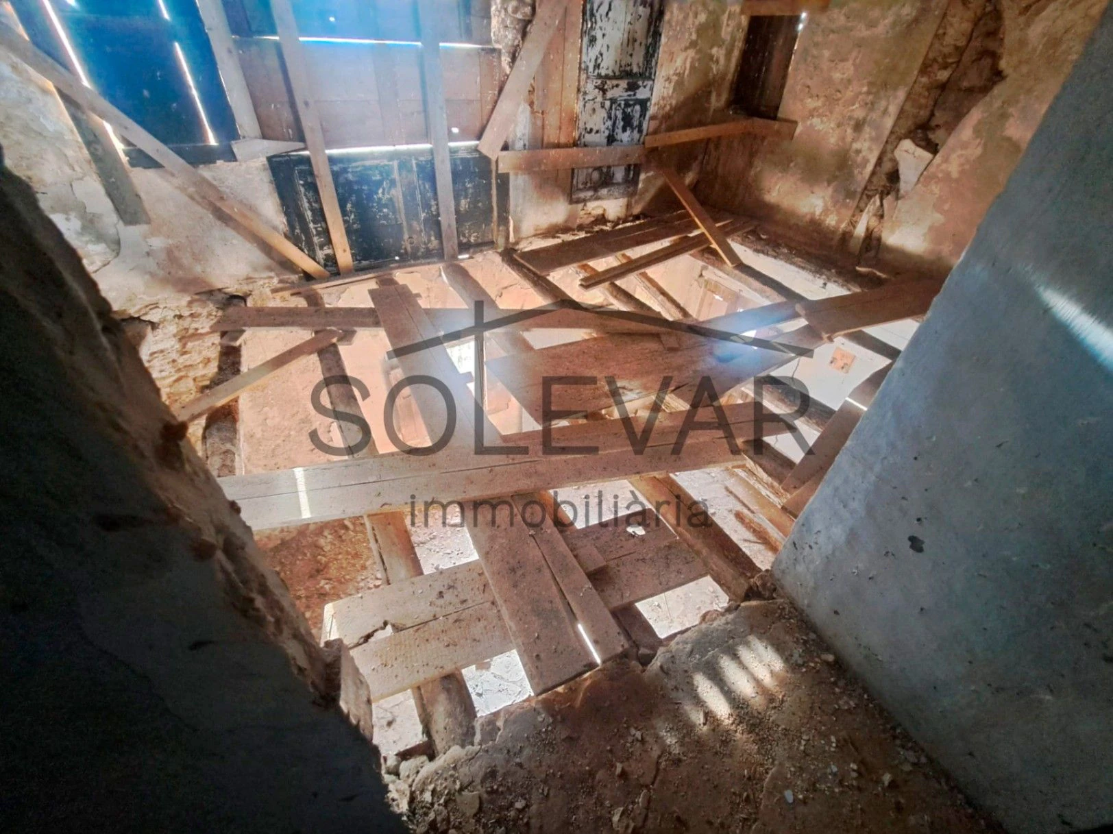 CASA A REFORMAR INTEGRALMENTE A ESTAVILL
