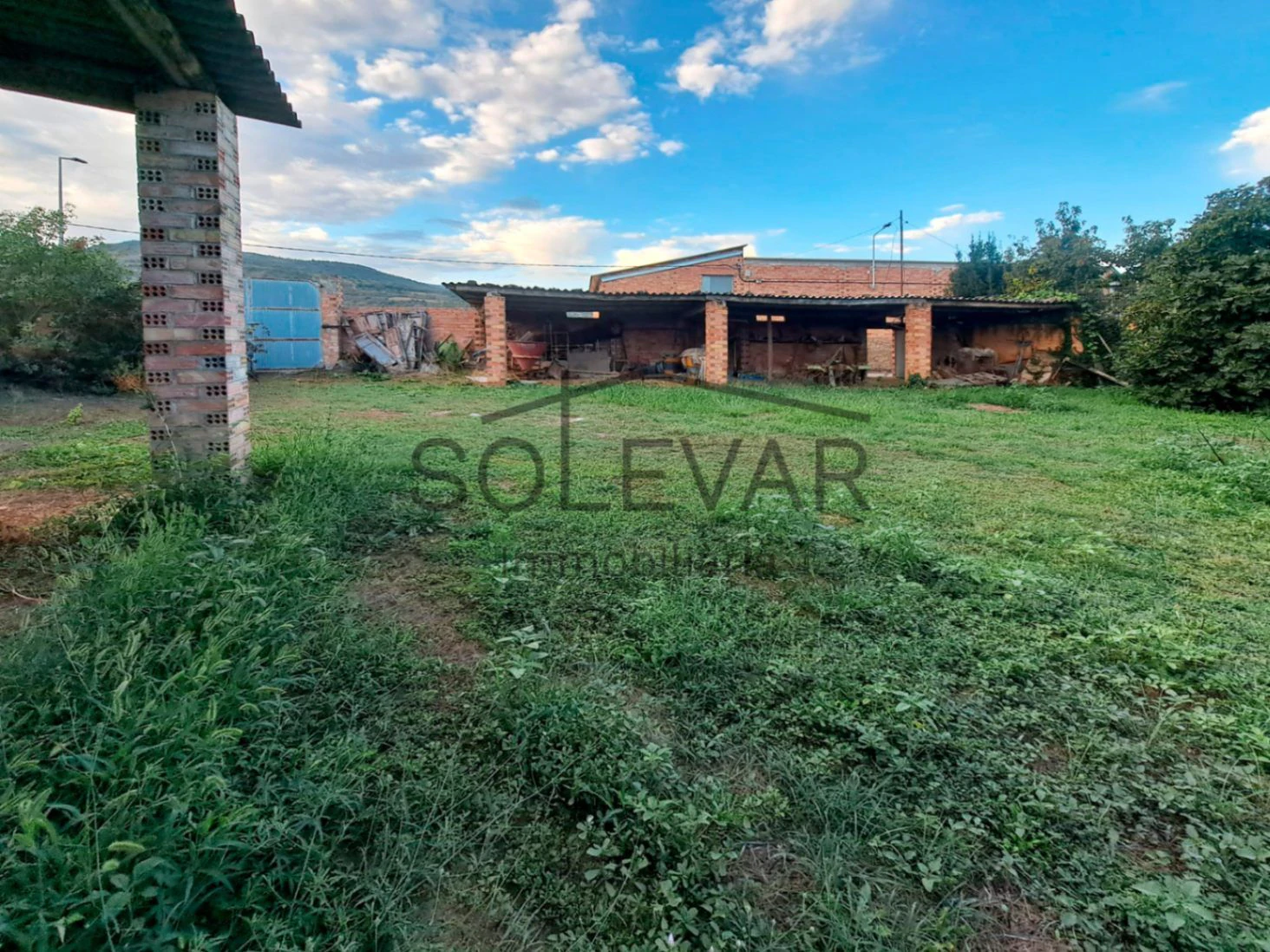 GRAN ERA CON EDIFICACIÓN A REHABILITAR EN SUELO URBANO EN FONTSAGRADA