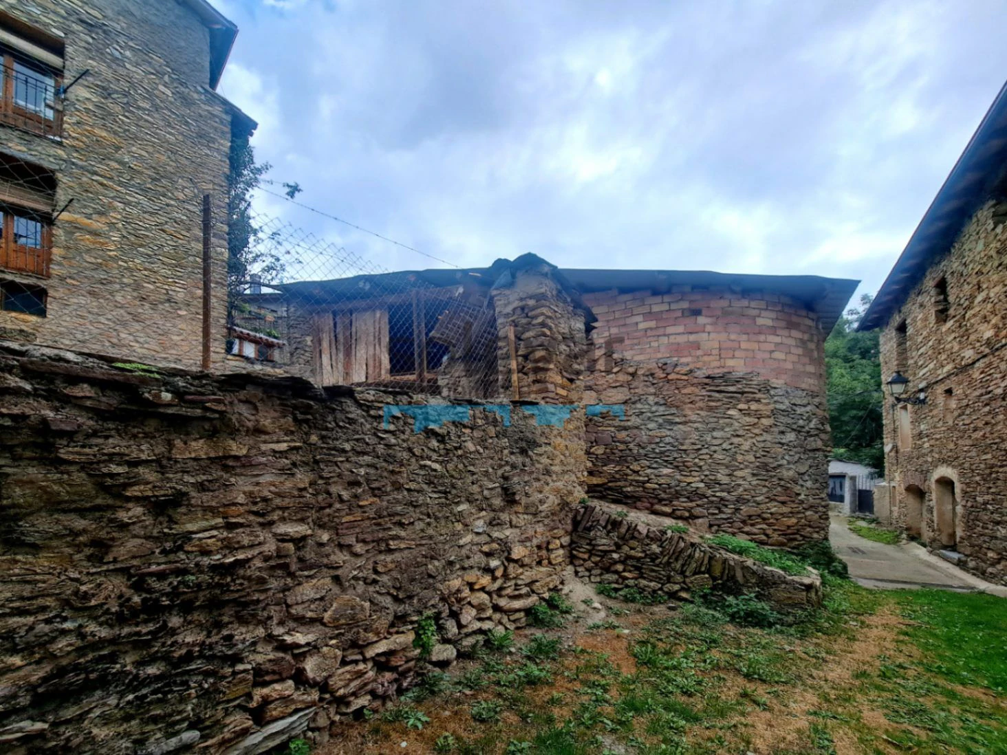 CASA CON MUCHAS POSIBILIDADES EN PAÜLS