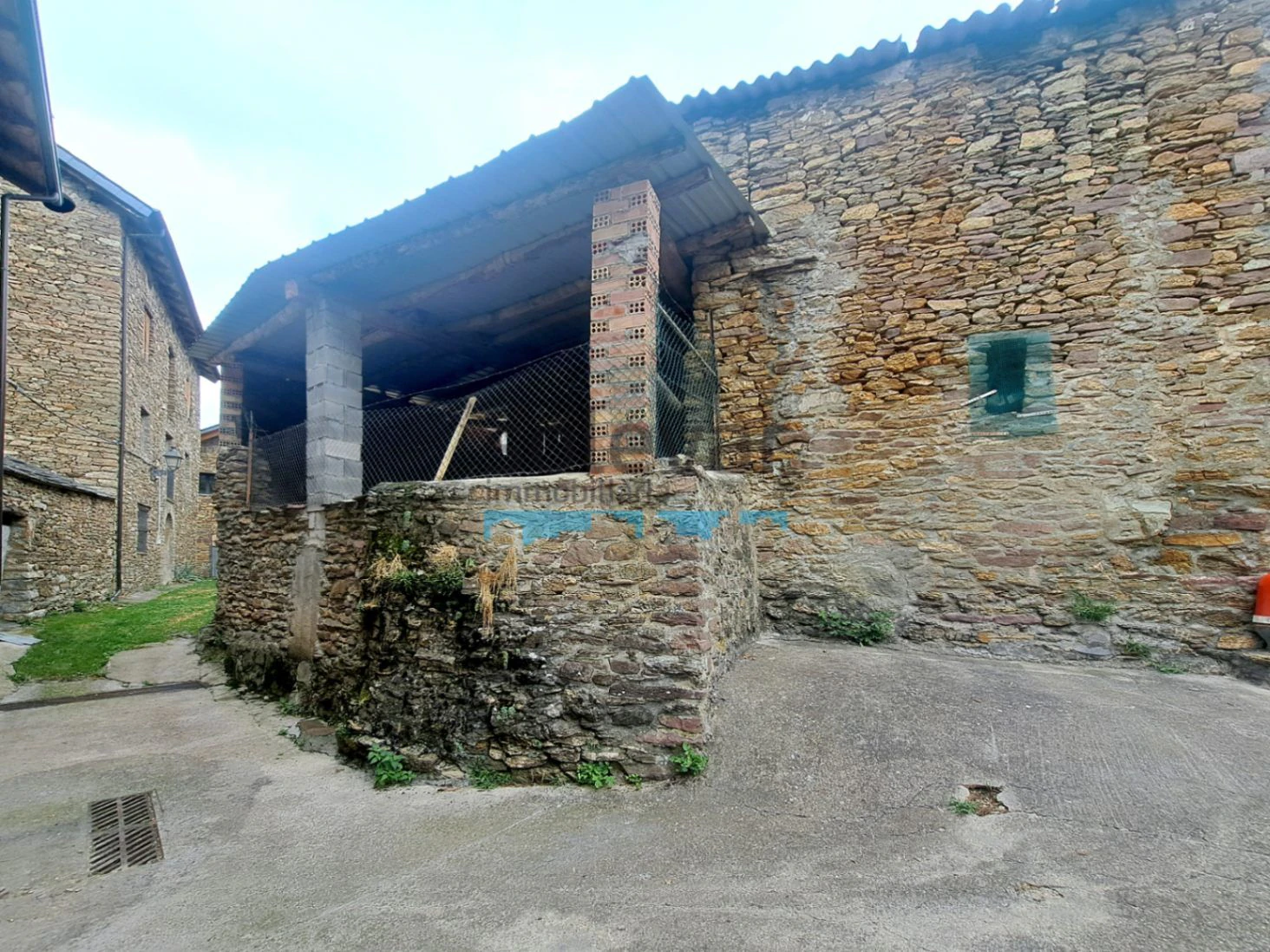 CASA CON MUCHAS POSIBILIDADES EN PAÜLS