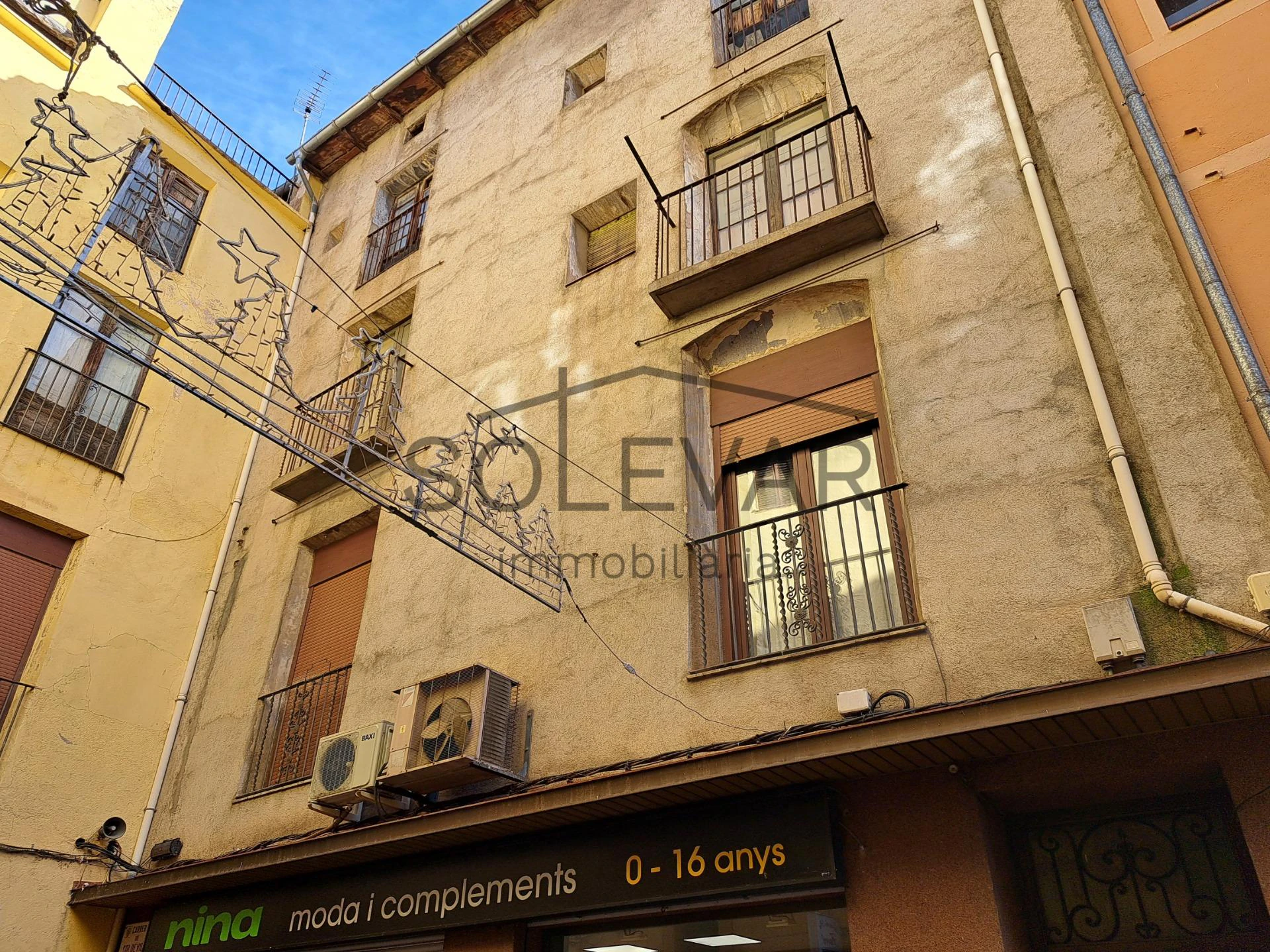 HOUSE WITH GREAT POTENTIAL IN THE OLD TOWN OF TREMP