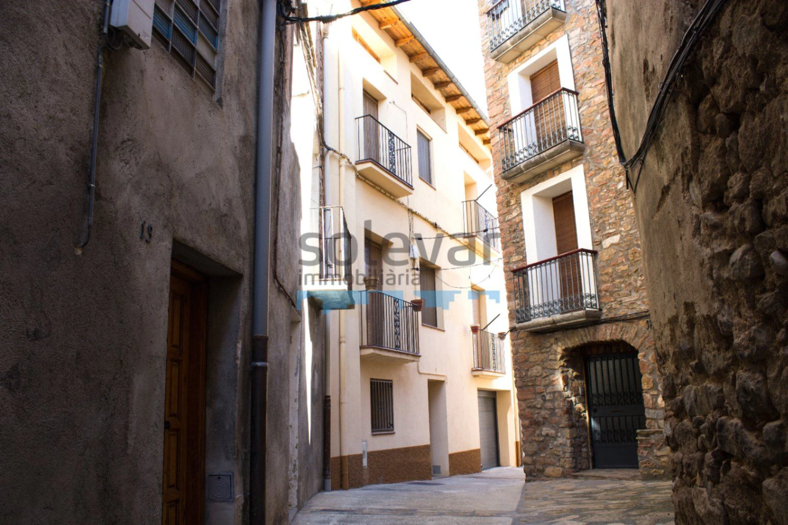 GRAN CASA EN EL CASCO ANTIGUO DE TALARN