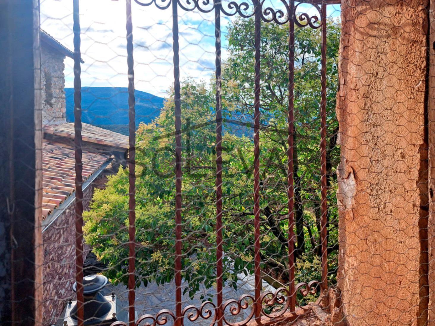 CASA A REFORMAR INTEGRALMENTE A ESTAVILL
