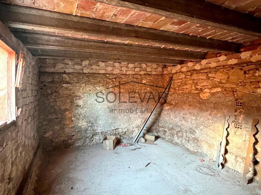 HOUSE TO RENOVATE WITH LARGE RUSTIC LAND IN FIGUEROLA D`ORCAU