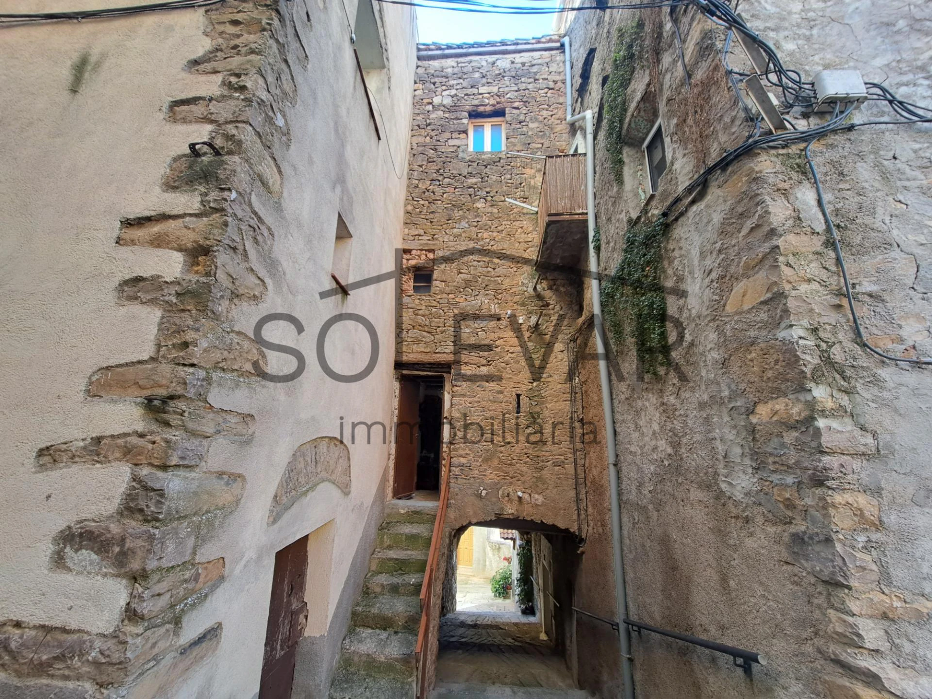 CASA CON TERRAZA EN SUTERRANYA