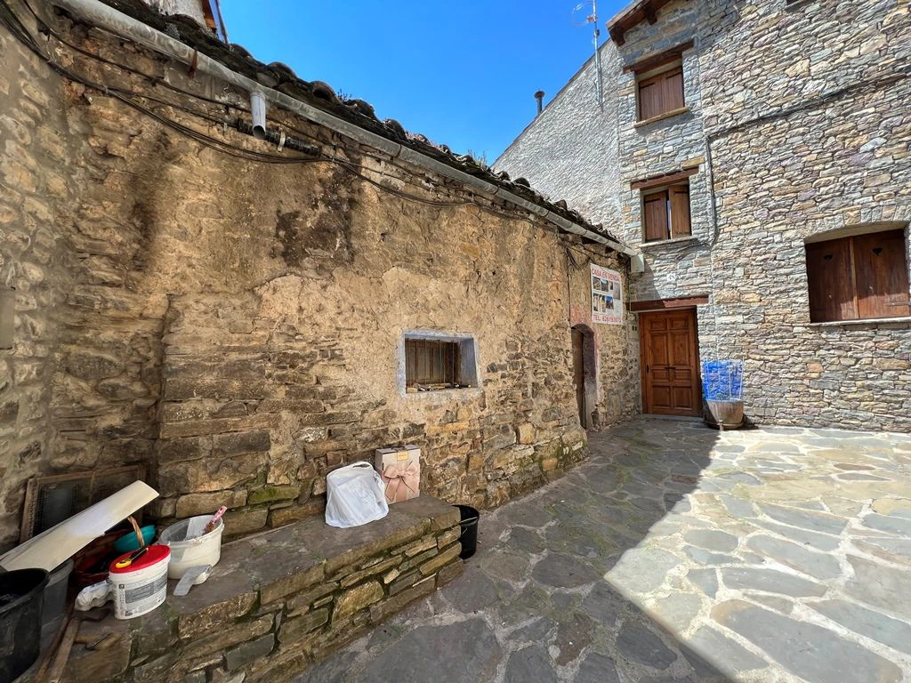 CASA A REFORMAR EN ERINYÀ